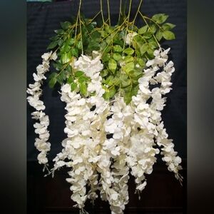 24pc White wisteria garland bunches